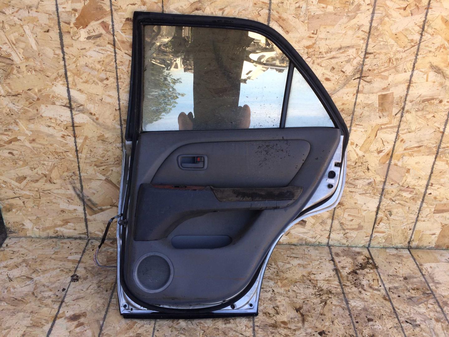 Дверь задняя правая