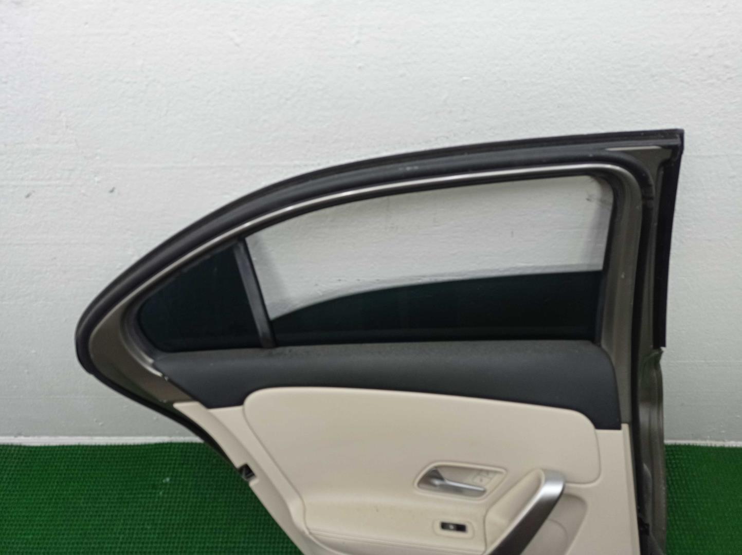 Замок двери задней левой