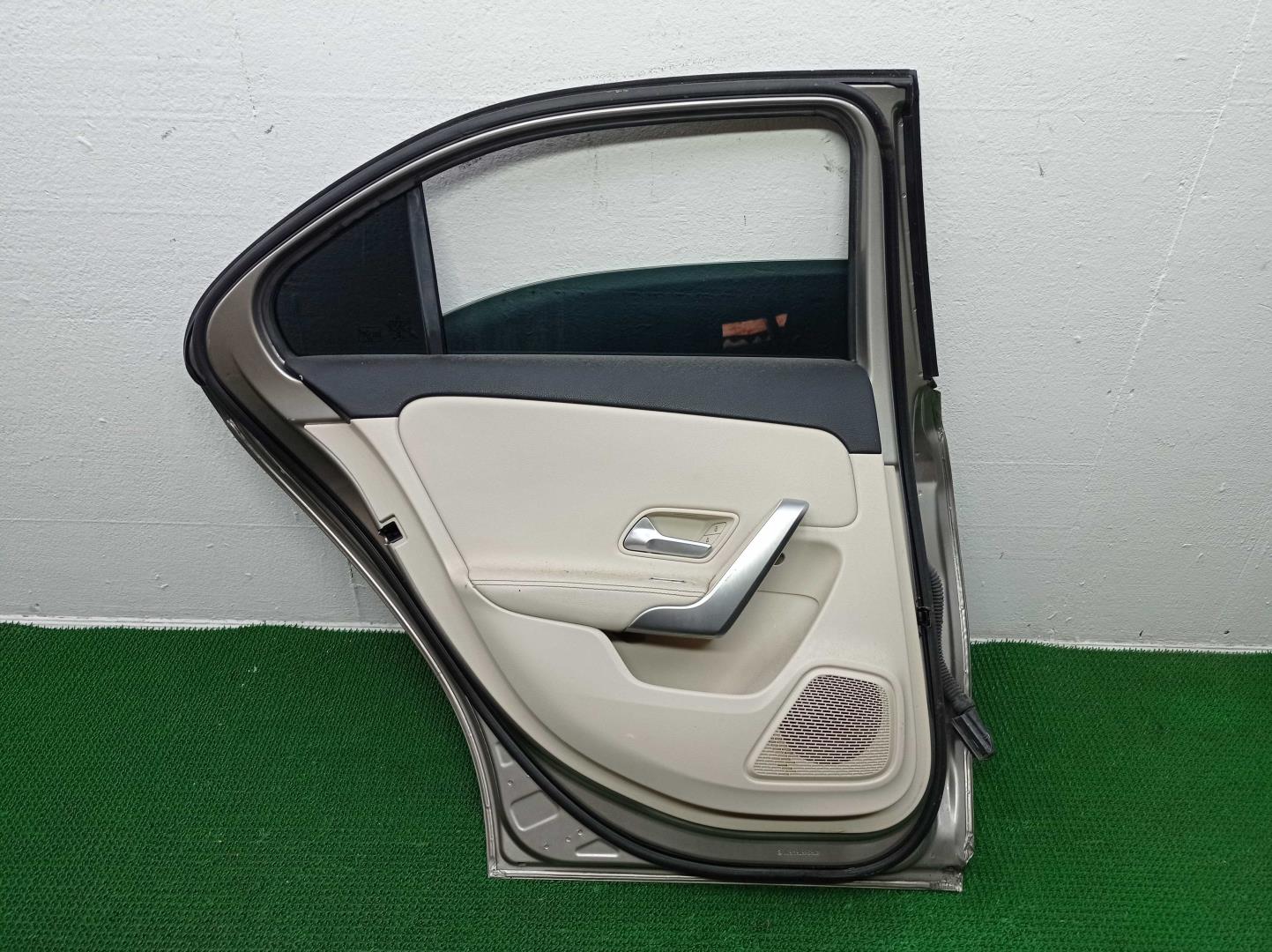 Замок двери задней левой