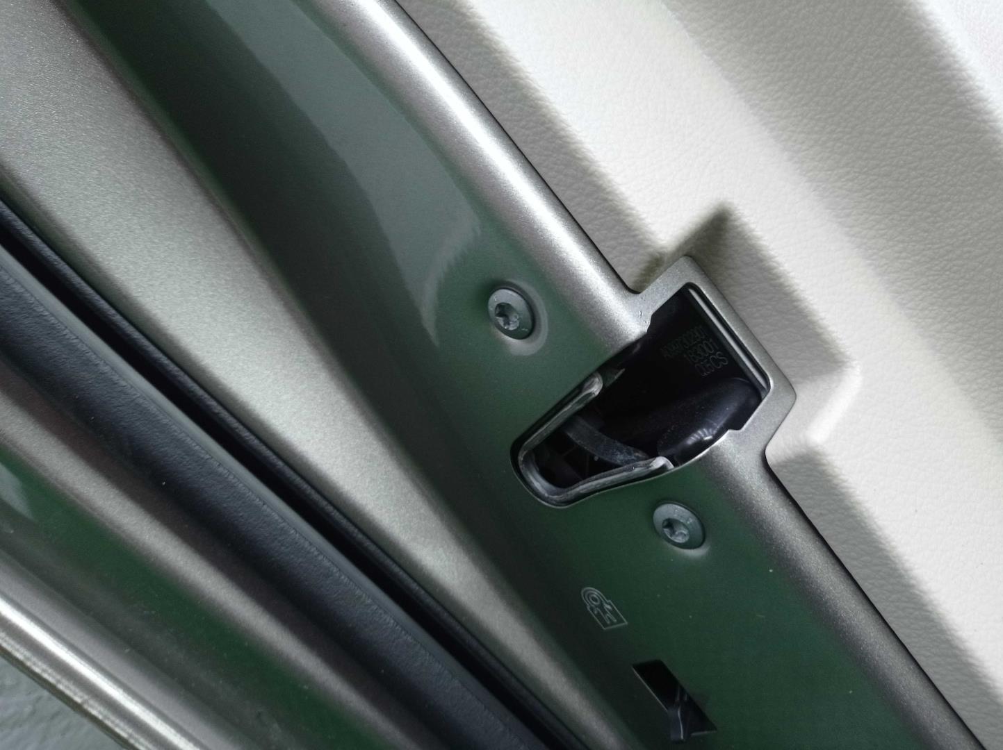 Замок двери задней левой