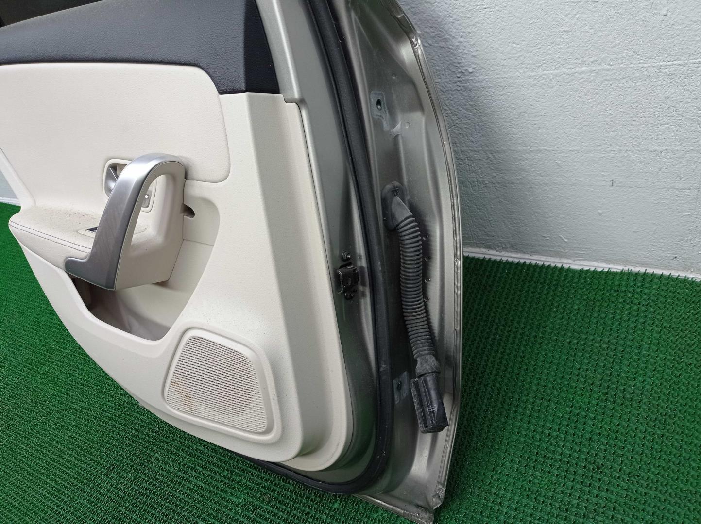 Замок двери задней левой