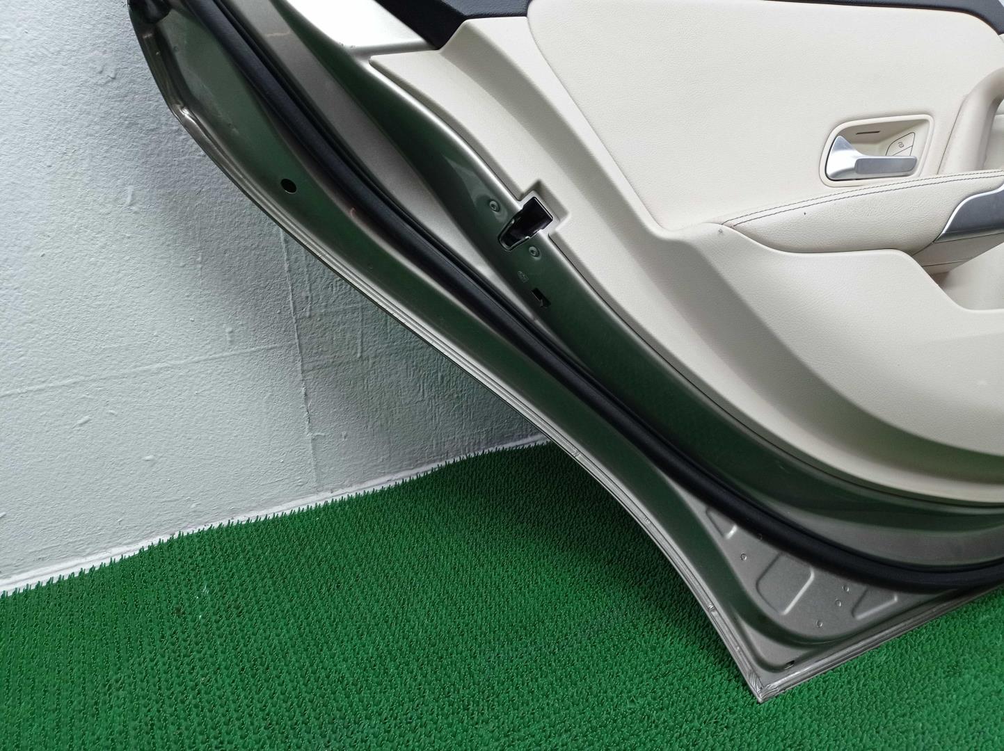 Замок двери задней левой