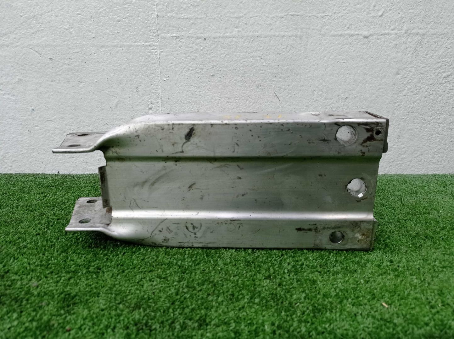 Кронштейн усилителя переднего бампера