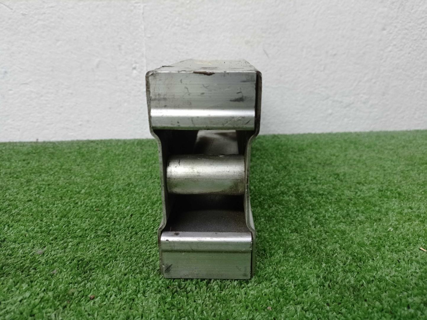 Кронштейн усилителя переднего бампера