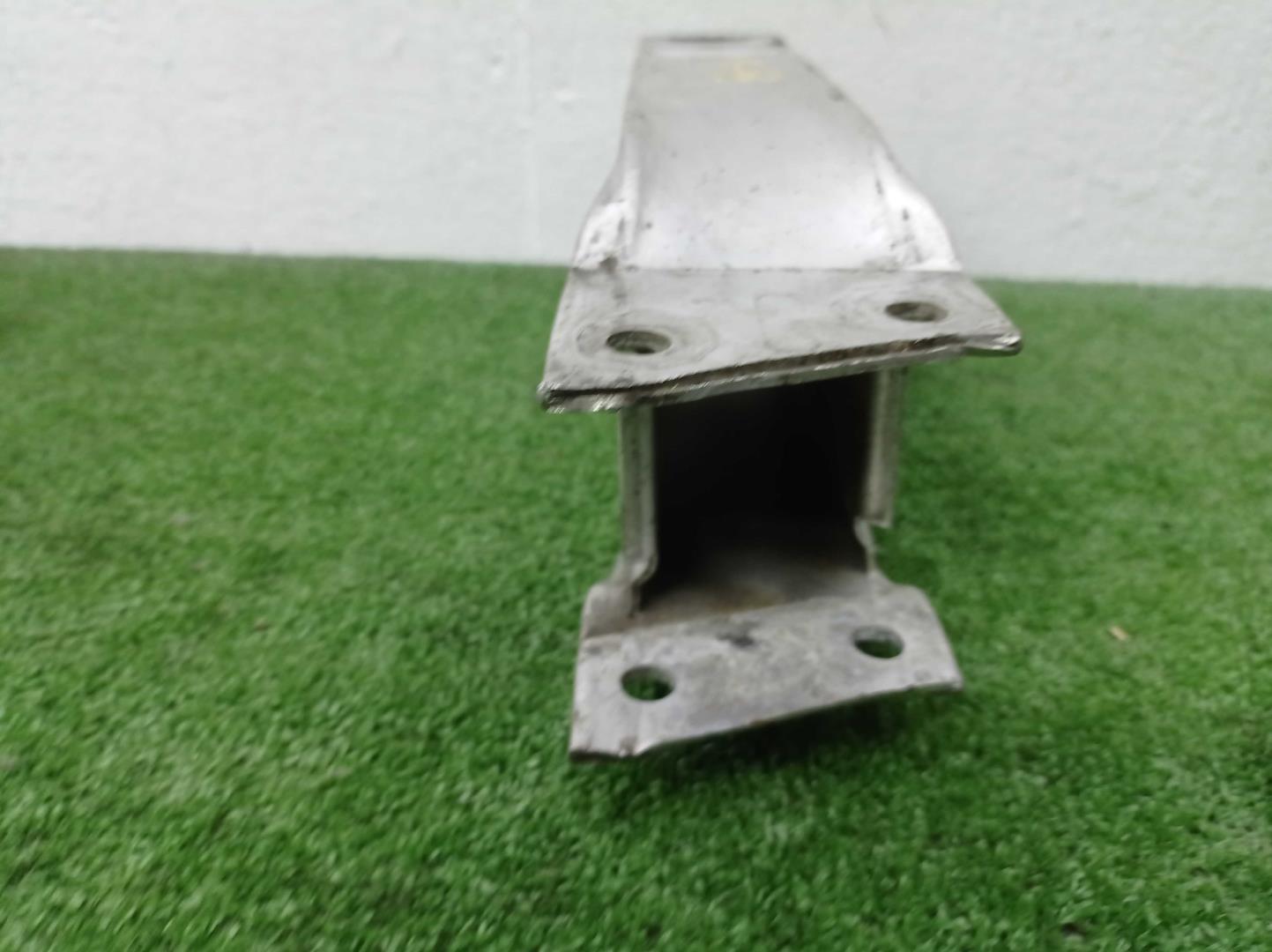 Кронштейн усилителя переднего бампера