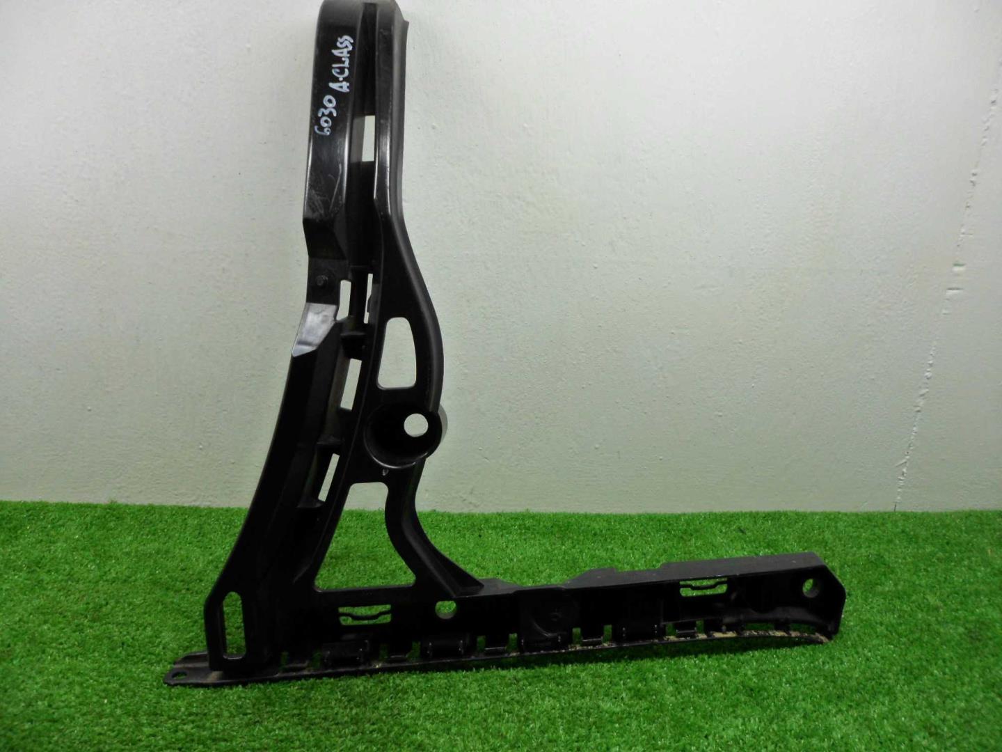 Кронштейн заднего бампера