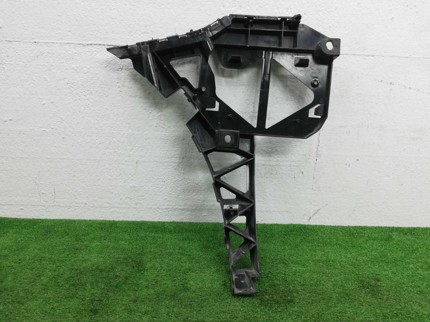 Кронштейн заднего бампера