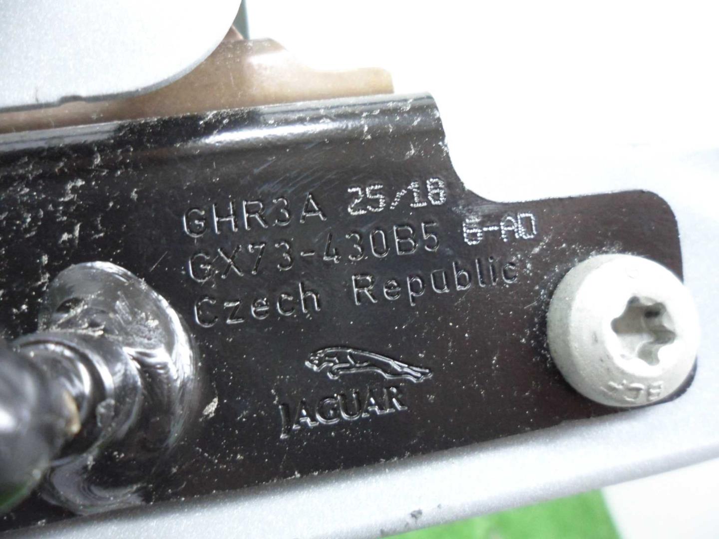 Петля крышки багажника