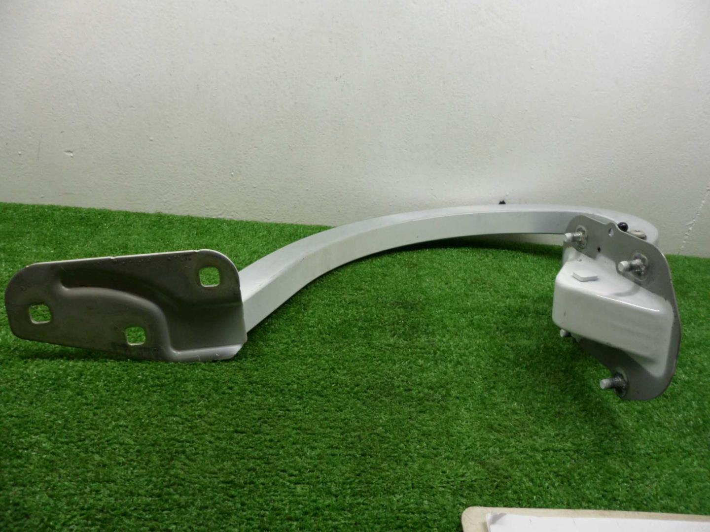 Петля крышки багажника