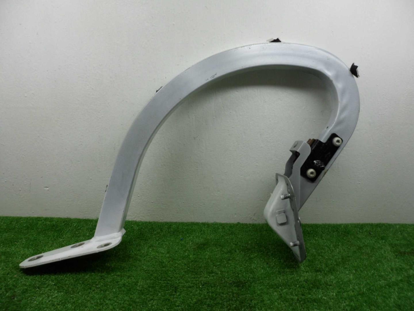 Петля крышки багажника