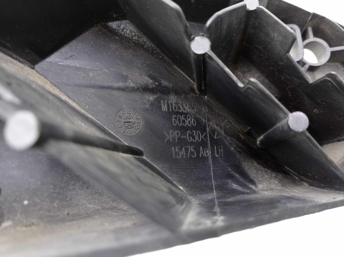 Крепеж фары