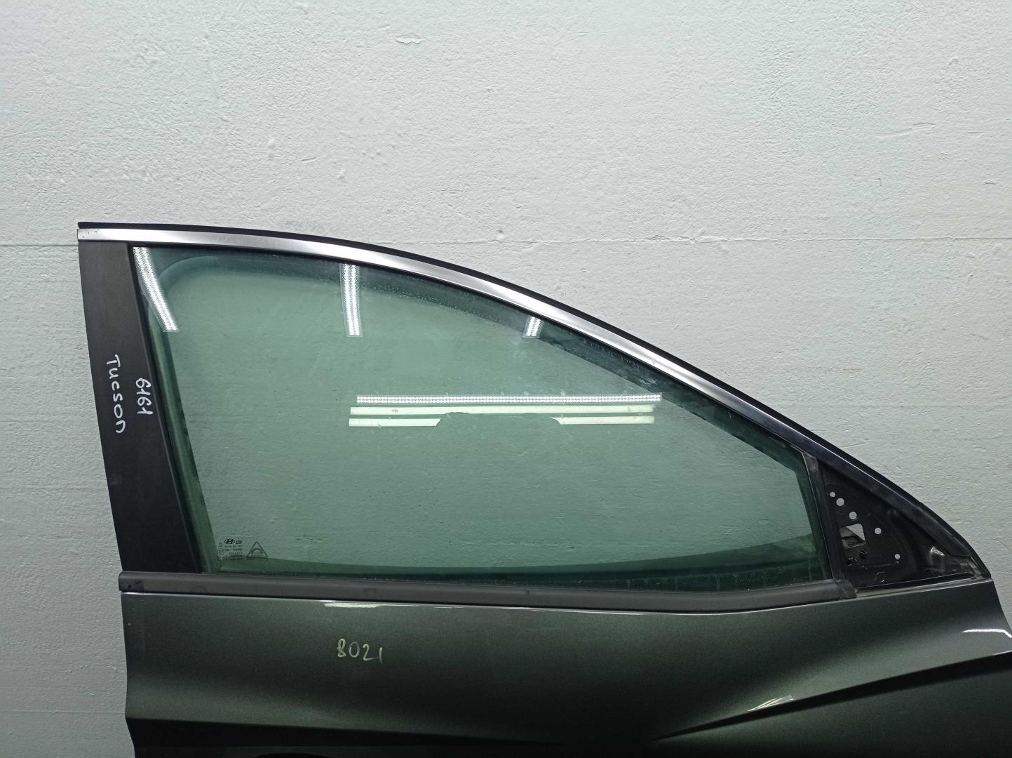 Ручка двери передней наружная правая