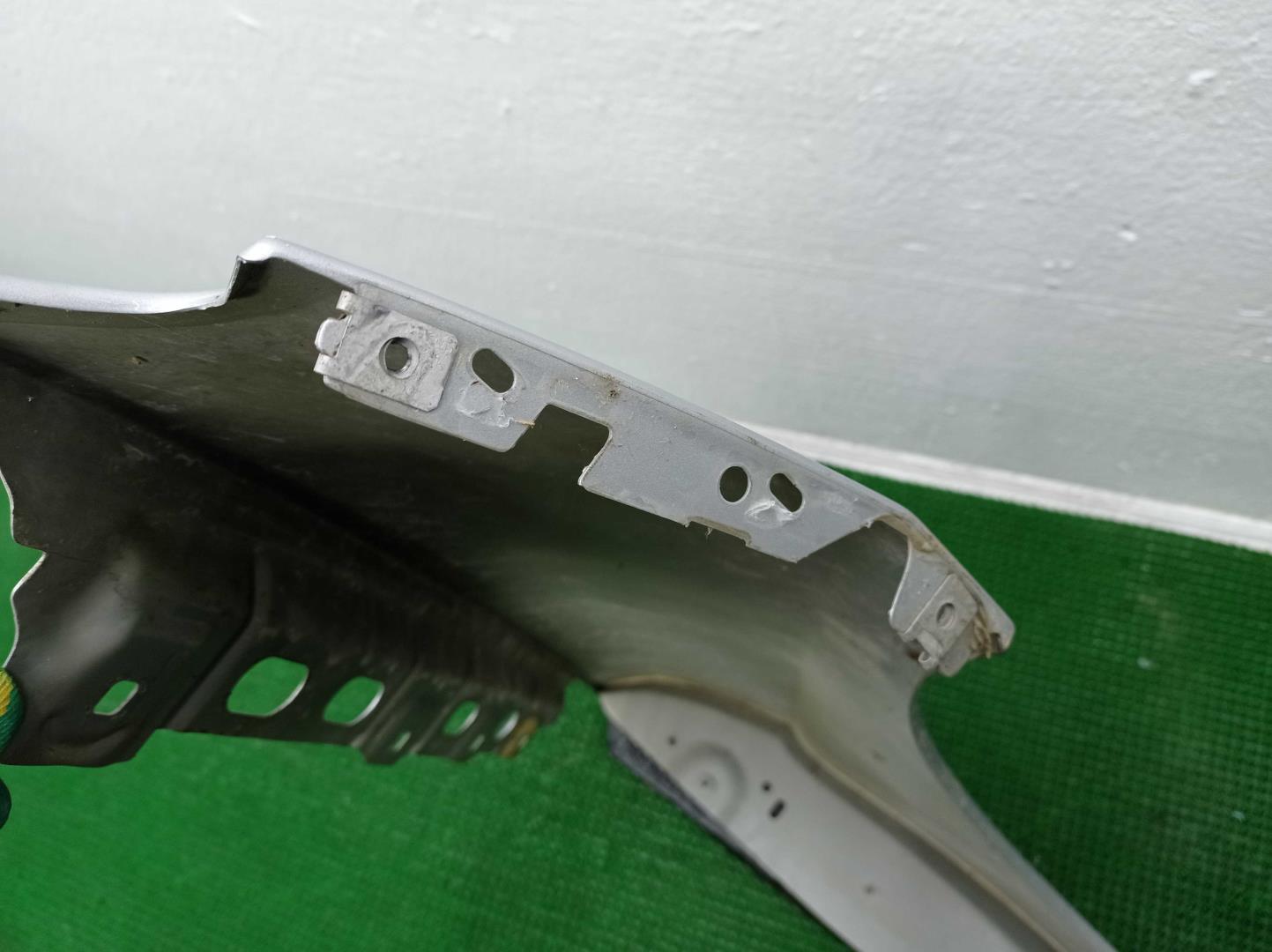 Крыло переднее левое