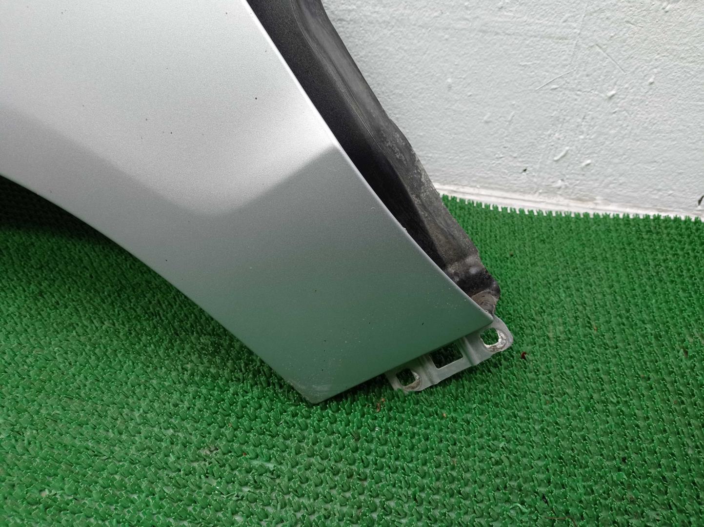 Крыло переднее левое