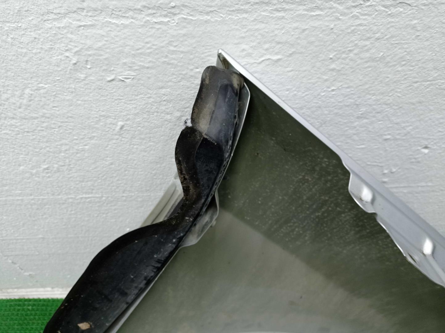 Крыло переднее левое