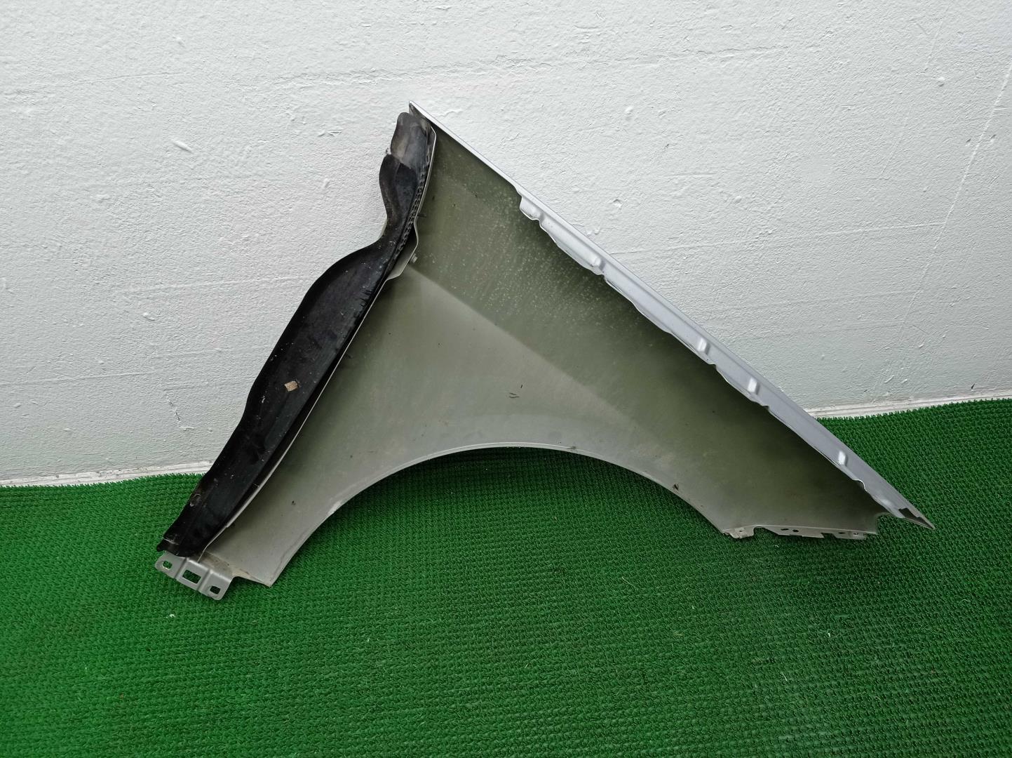 Крыло переднее левое