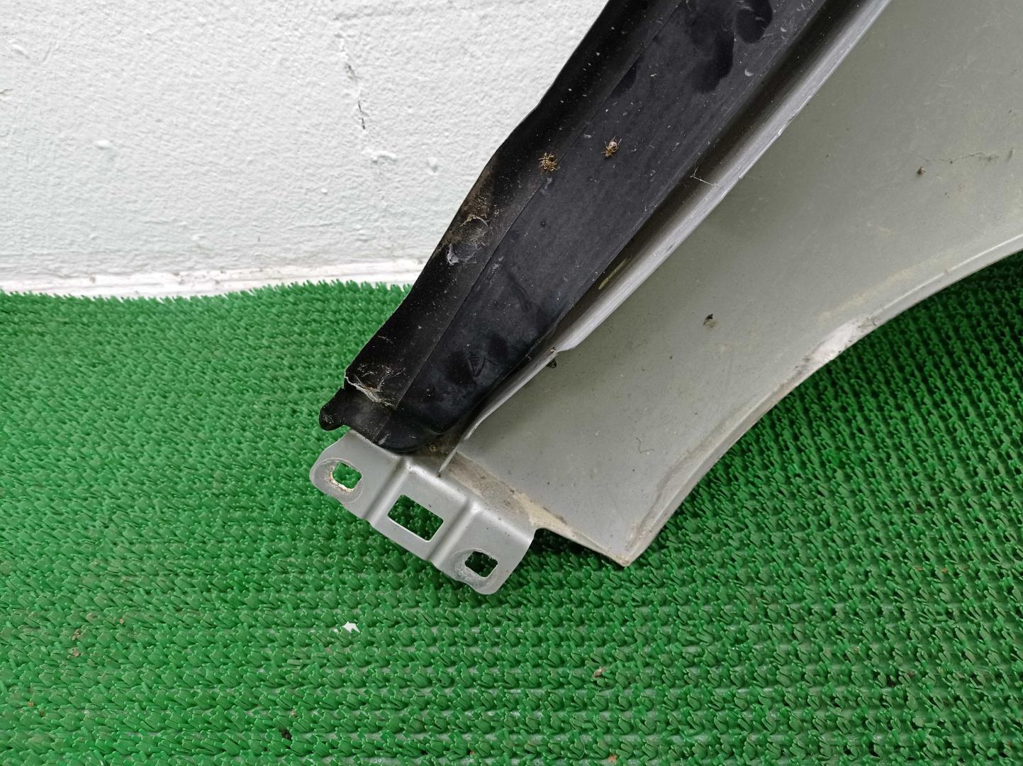 Крыло переднее левое