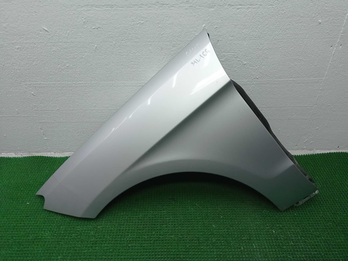 Крыло переднее левое