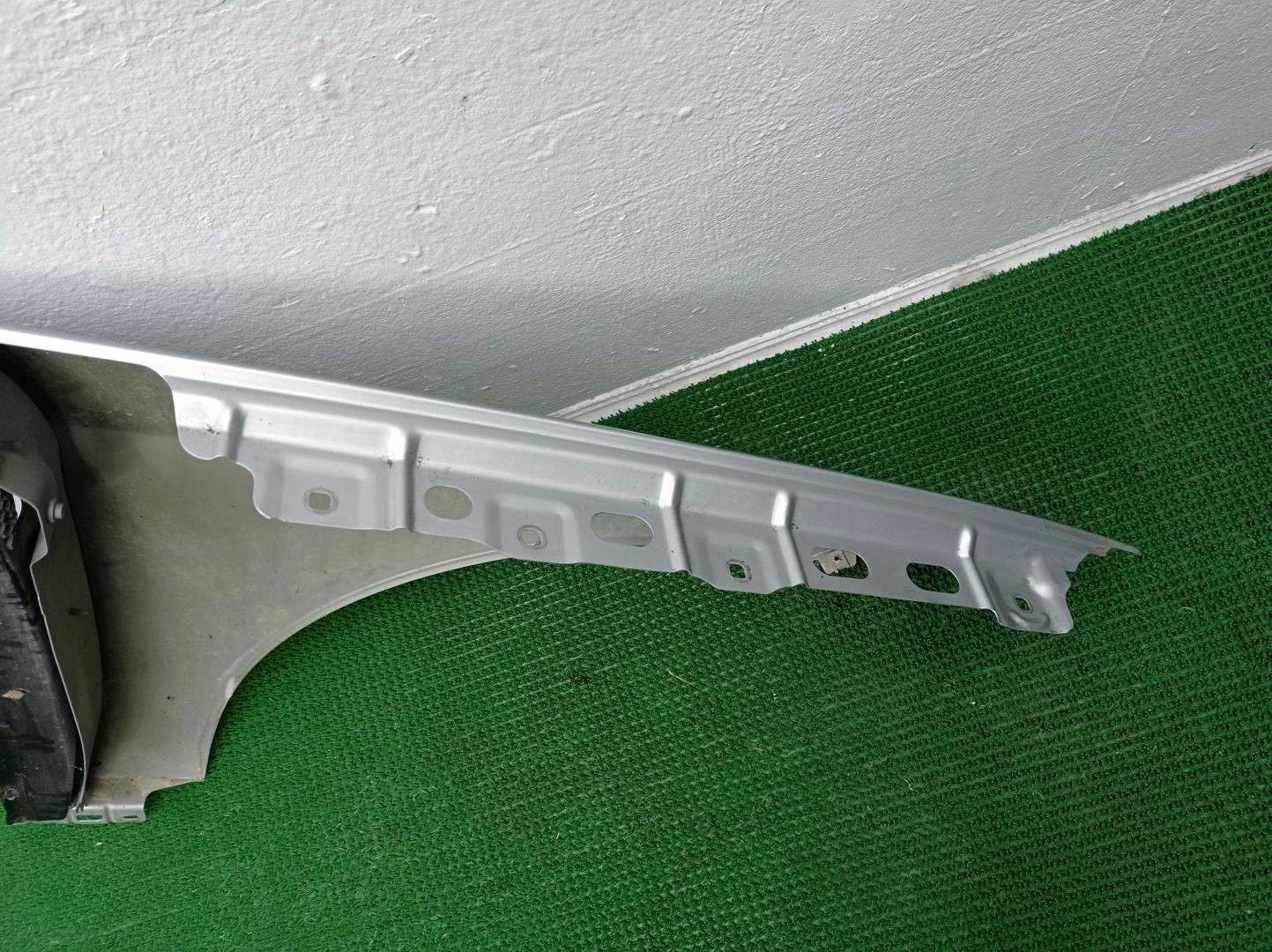 Крыло переднее левое