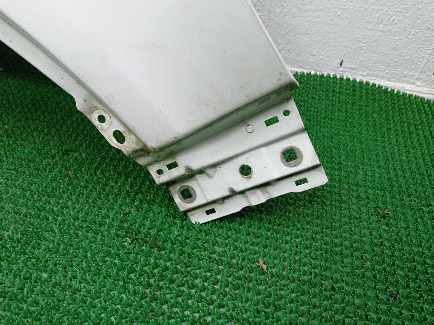 Крыло переднее левое