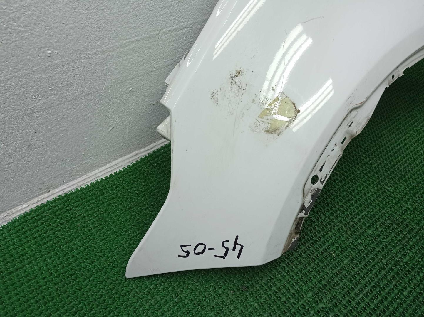 Крыло переднее левое