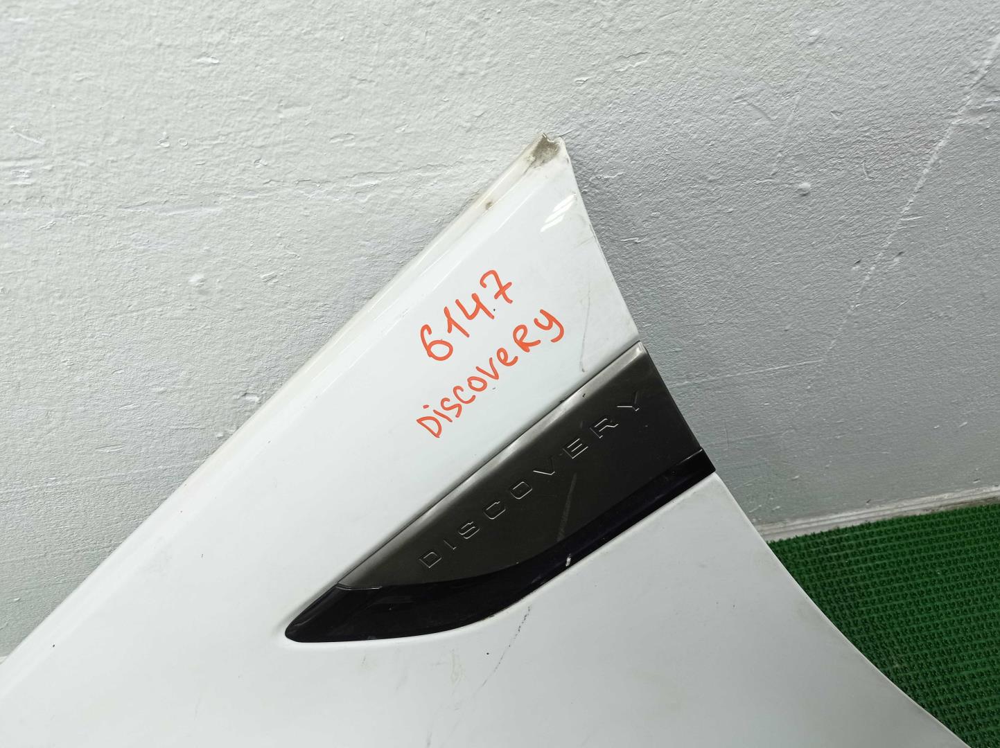 Крыло переднее левое