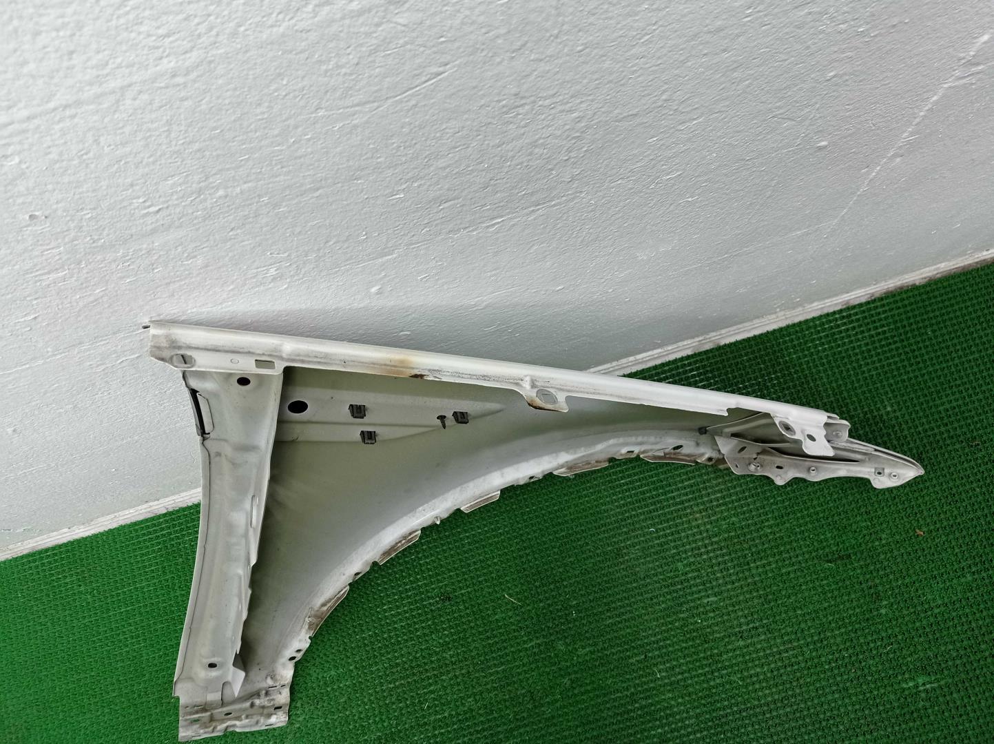 Крыло переднее левое