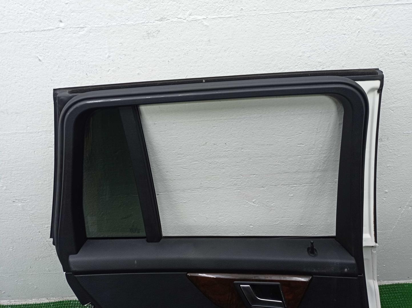 Стекло двери задней левой