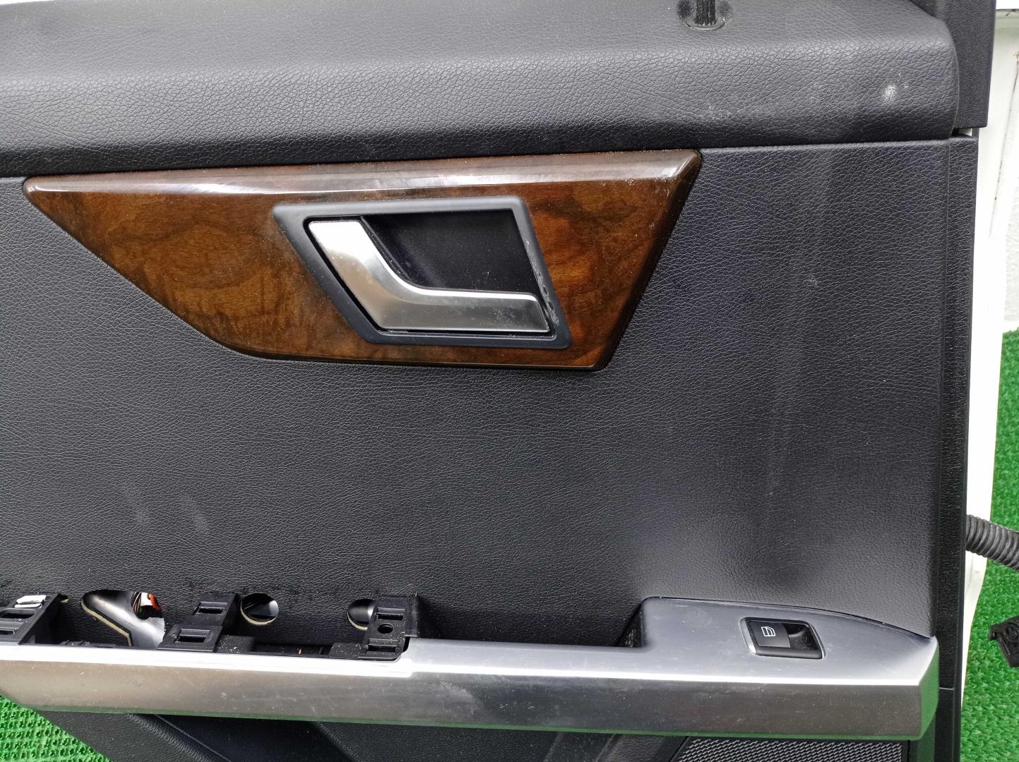 Стекло двери задней левой