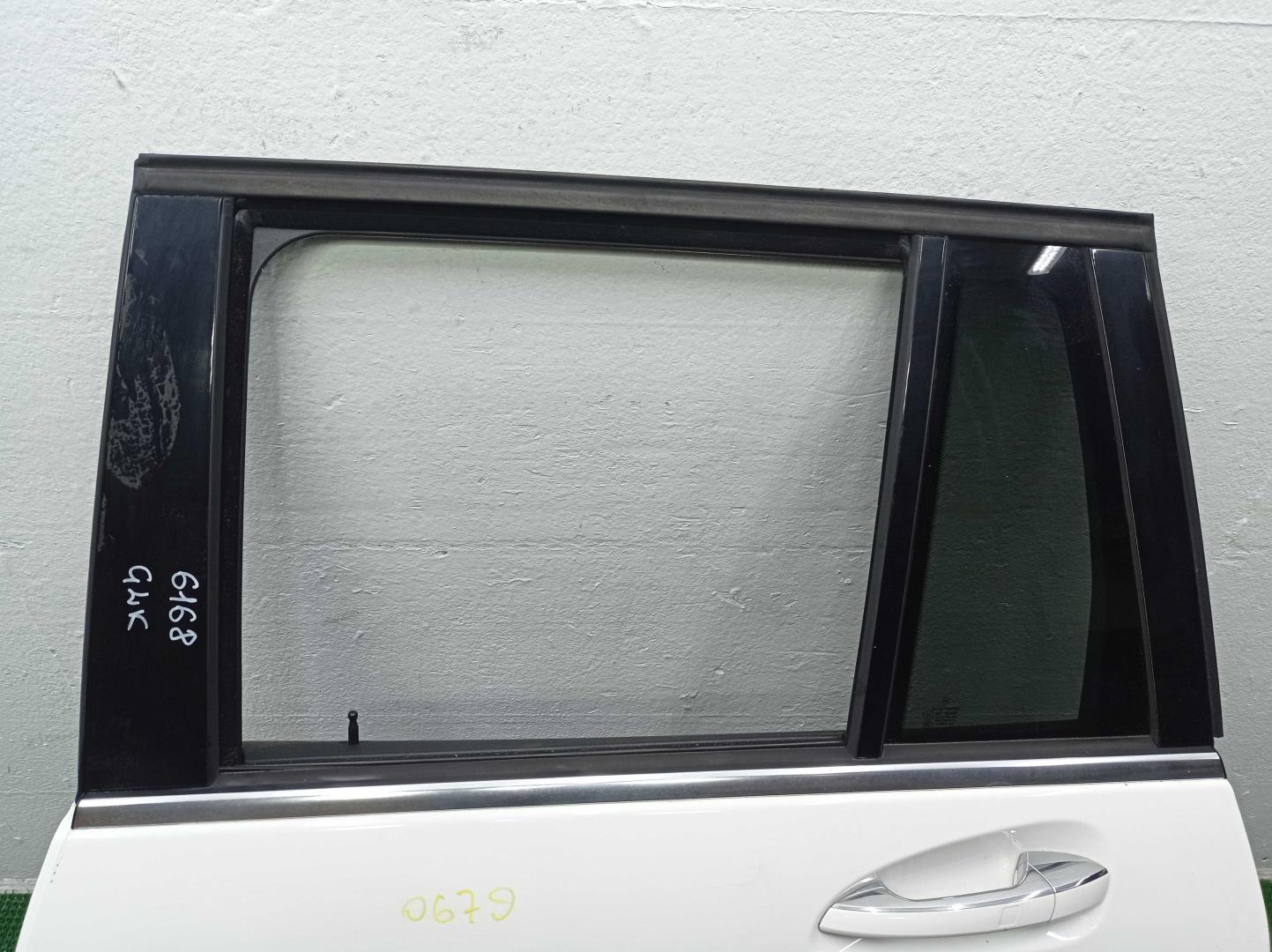 Стекло двери задней левой