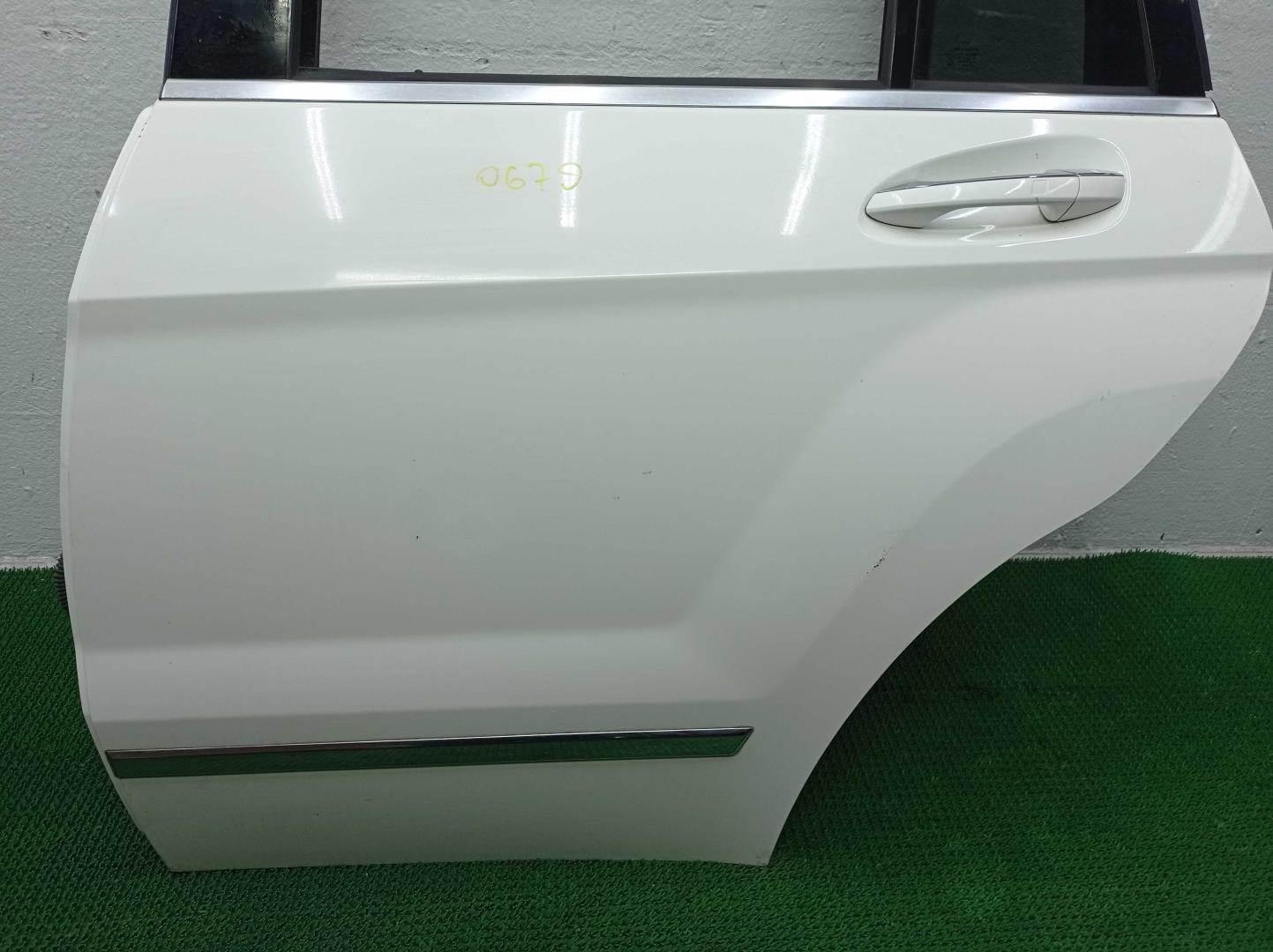 Стекло двери задней левой