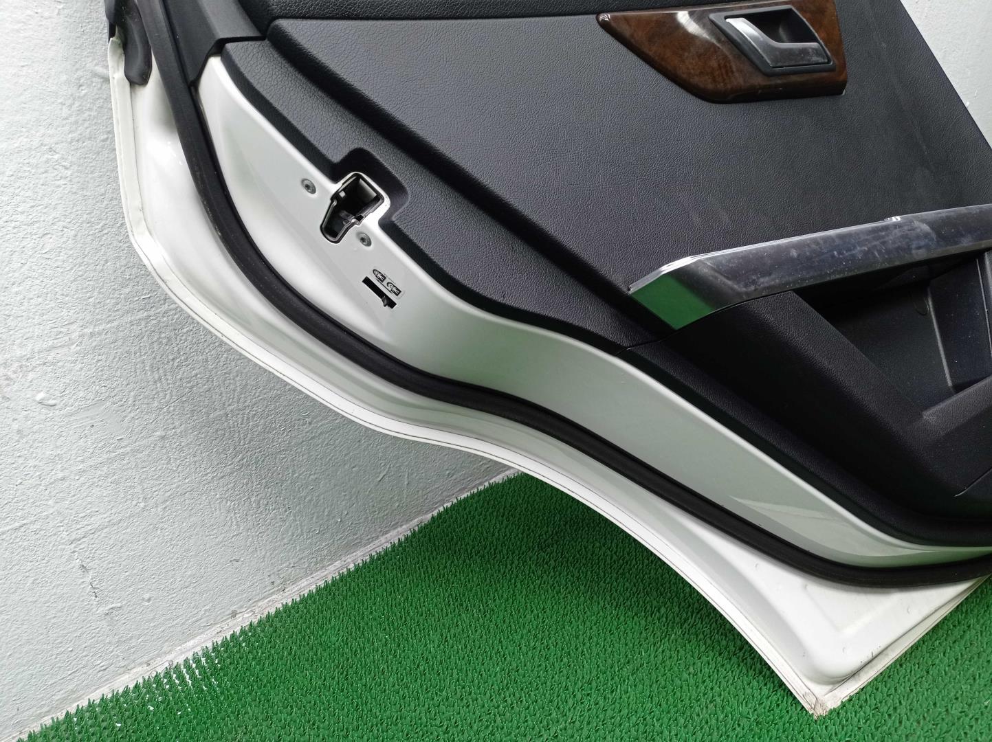 Стекло двери задней левой