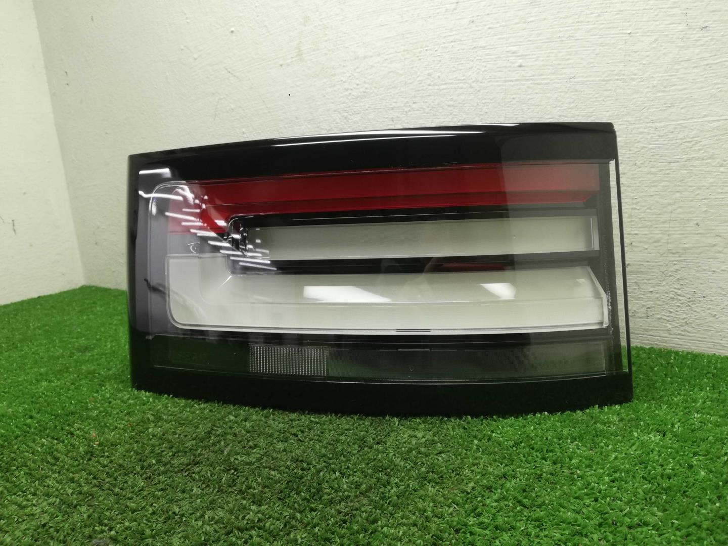 Фонарь задний внутренний правый