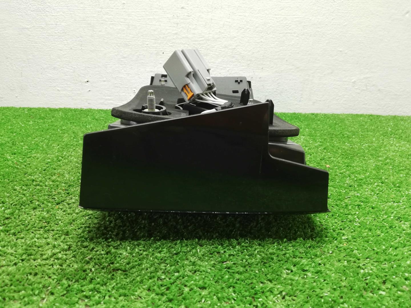 Фонарь задний внутренний правый