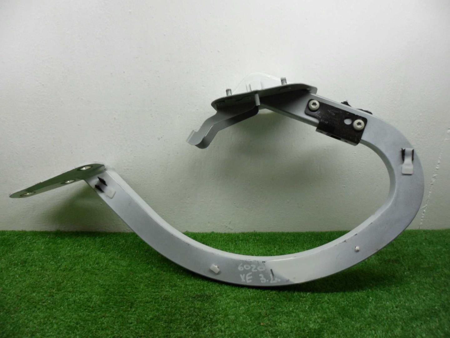 Петля крышки багажника