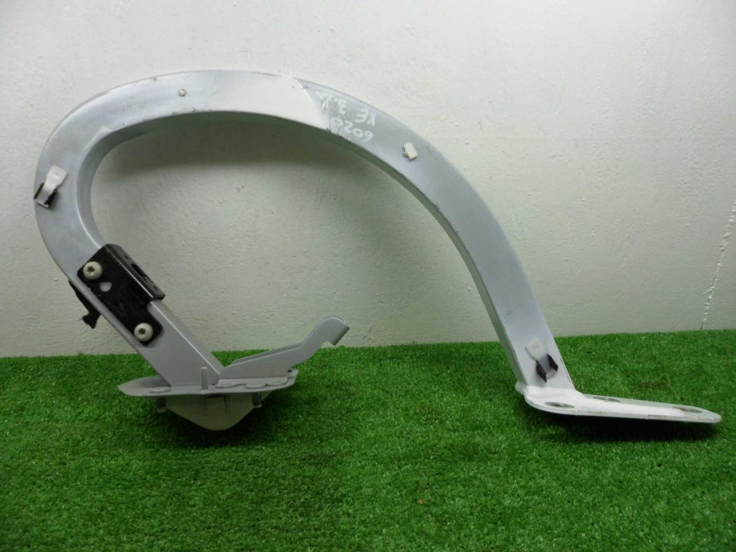 Петля крышки багажника