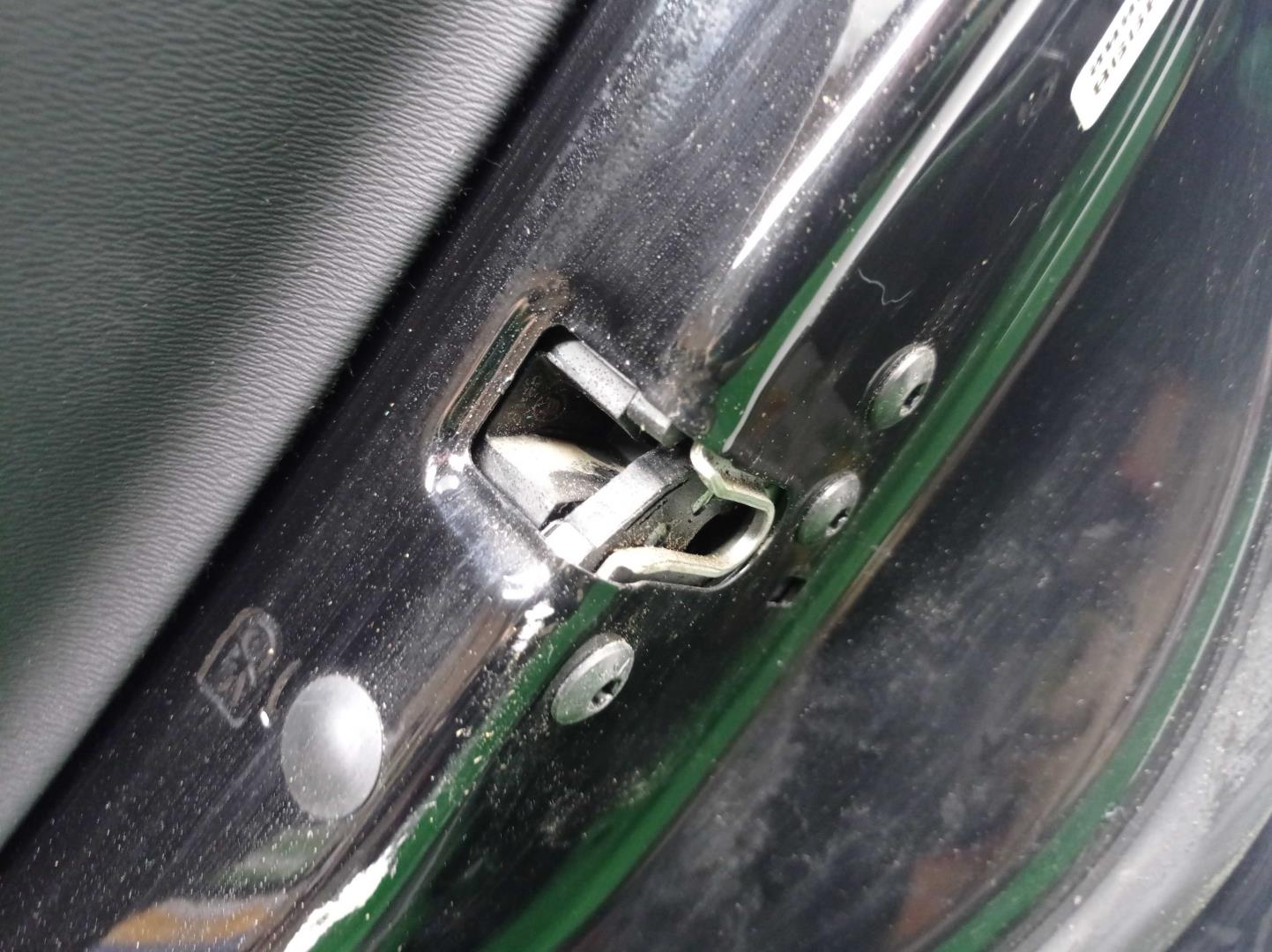 Стекло двери задней правой