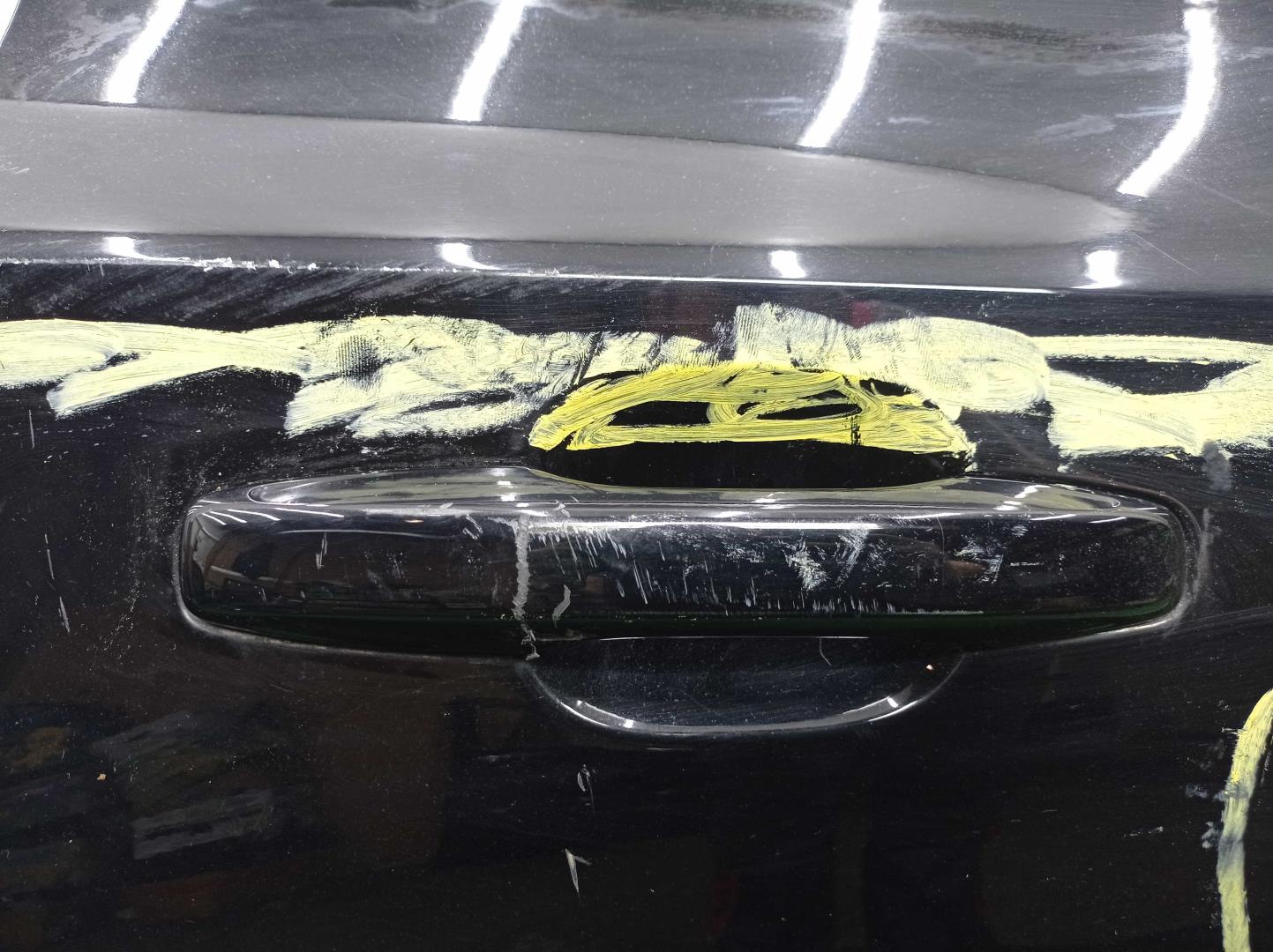 Стекло двери задней правой