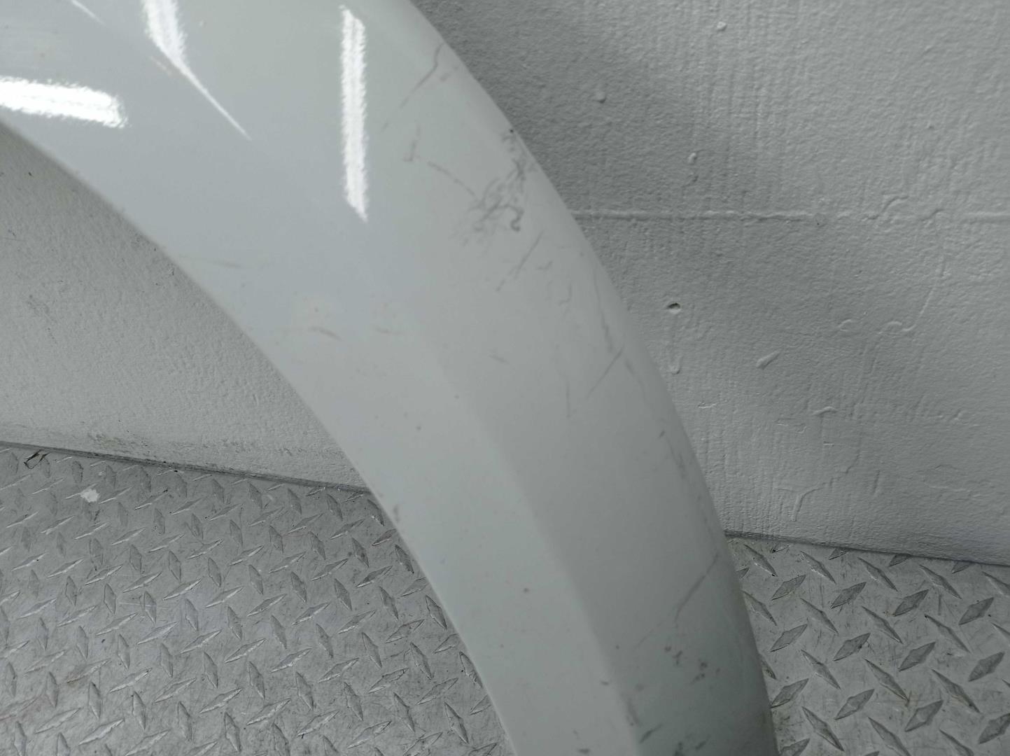 Накладка переднего крыла левого