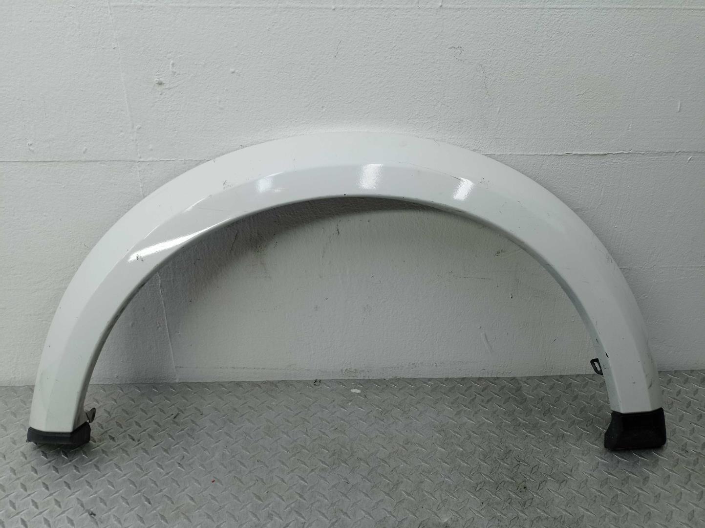 Накладка переднего крыла левого