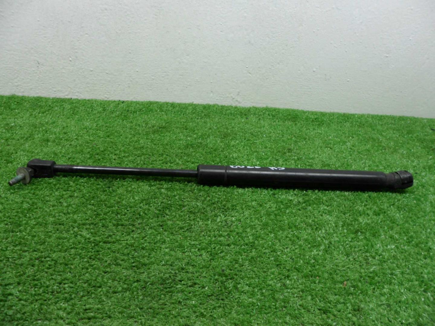 Амортизатор капота