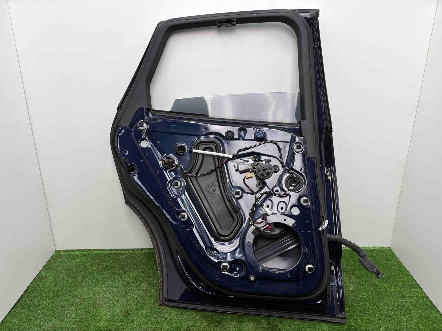 Дверь задняя левая