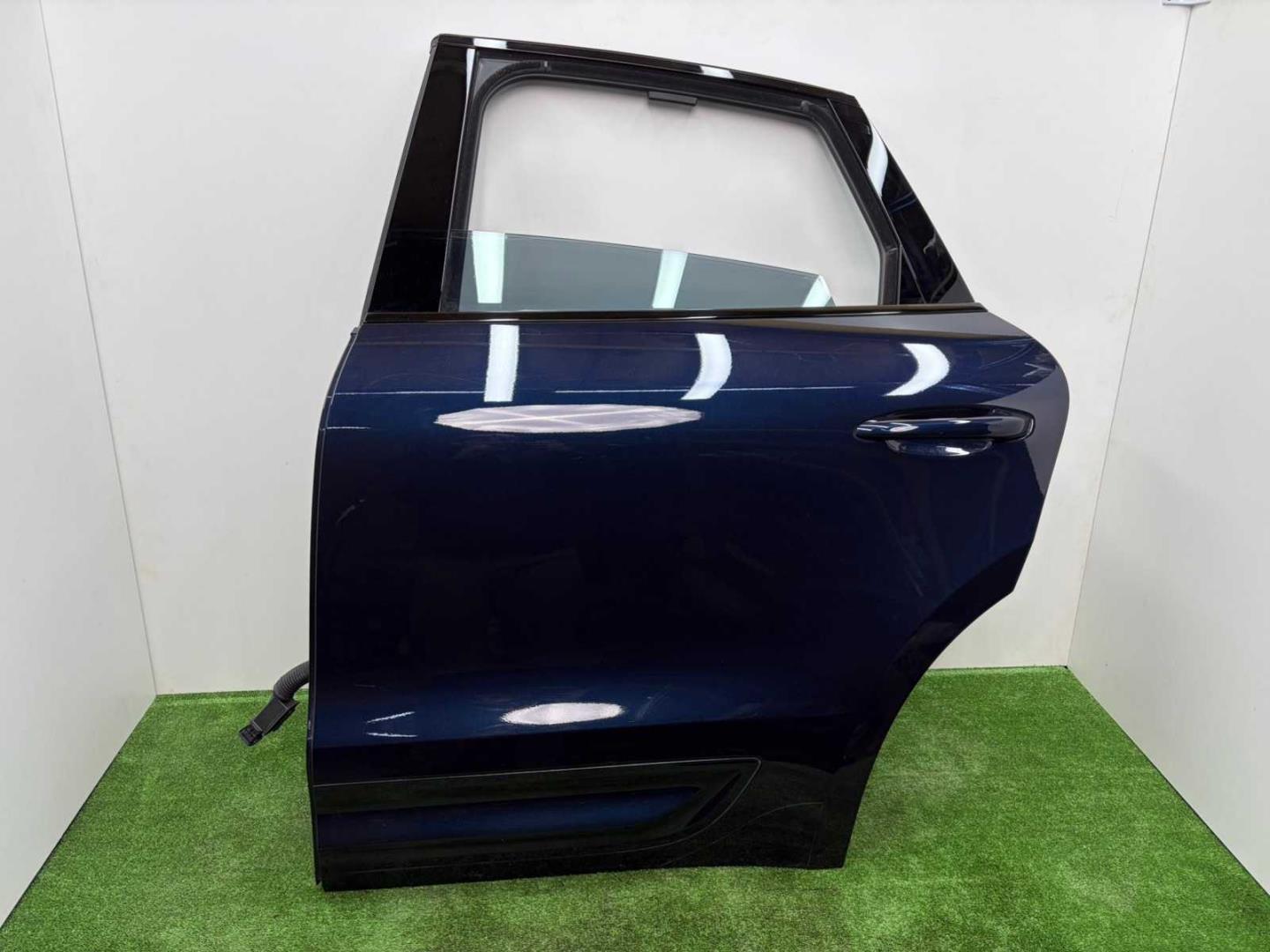 Дверь задняя левая