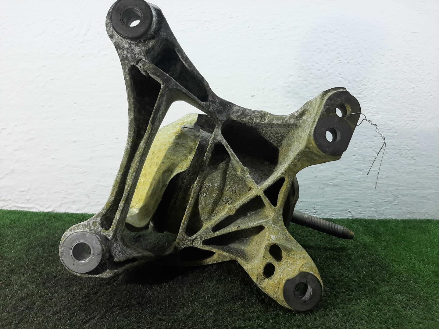 Опора двигателя