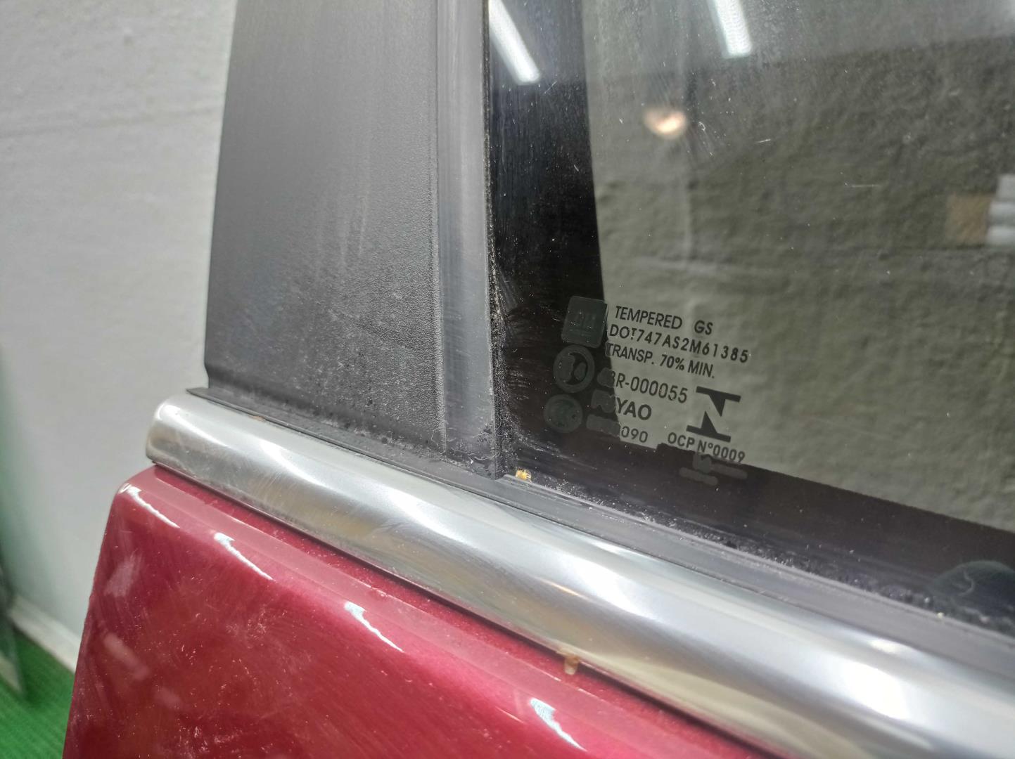 Стекло двери передней правой