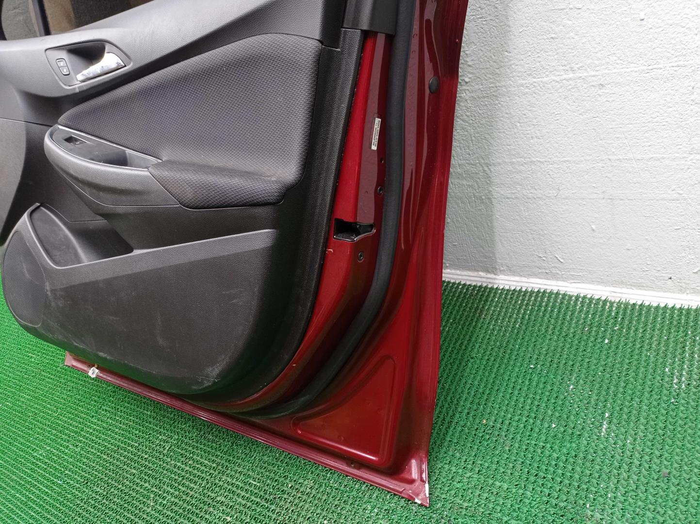 Стекло двери передней правой