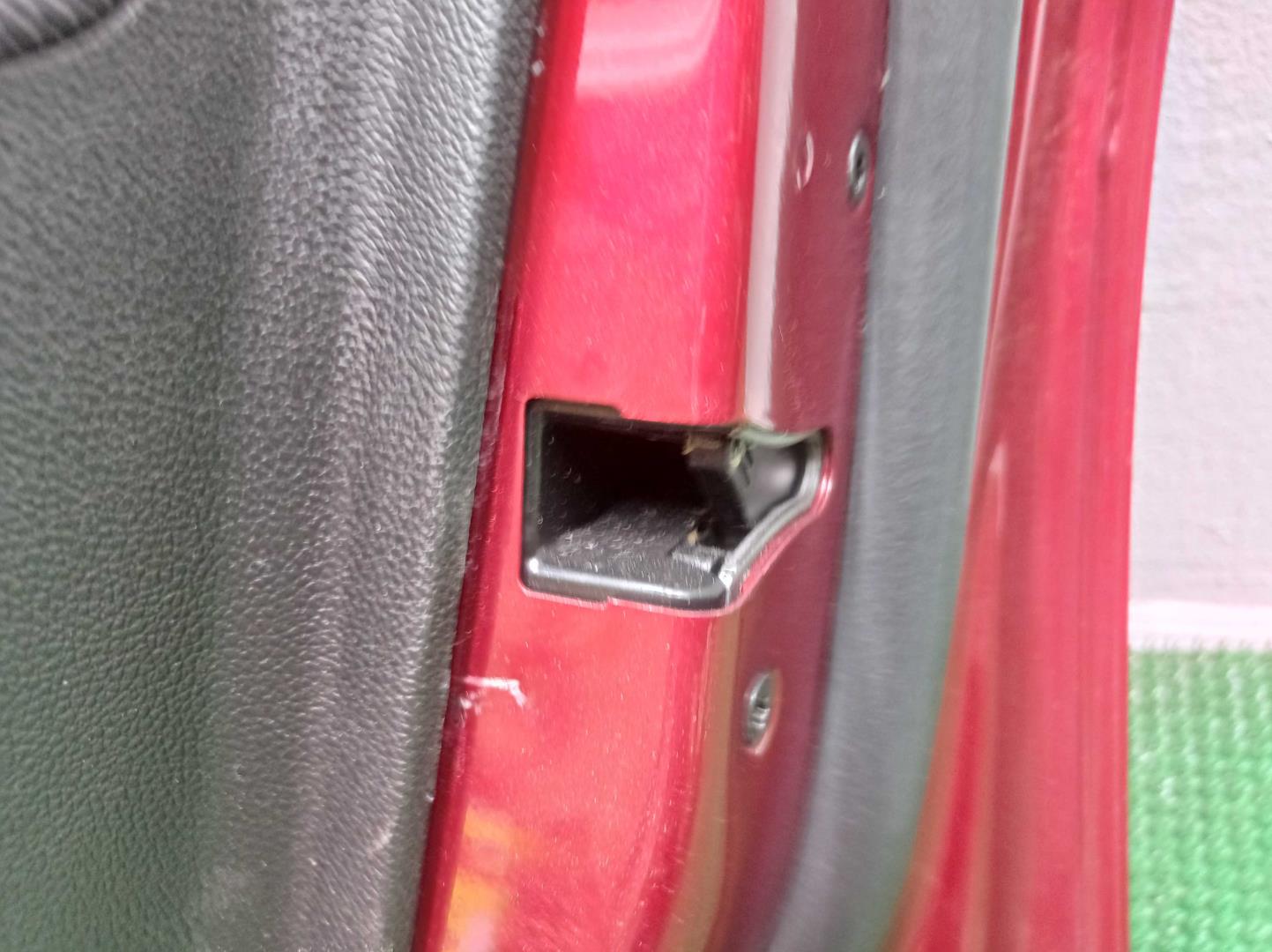 Стекло двери передней правой