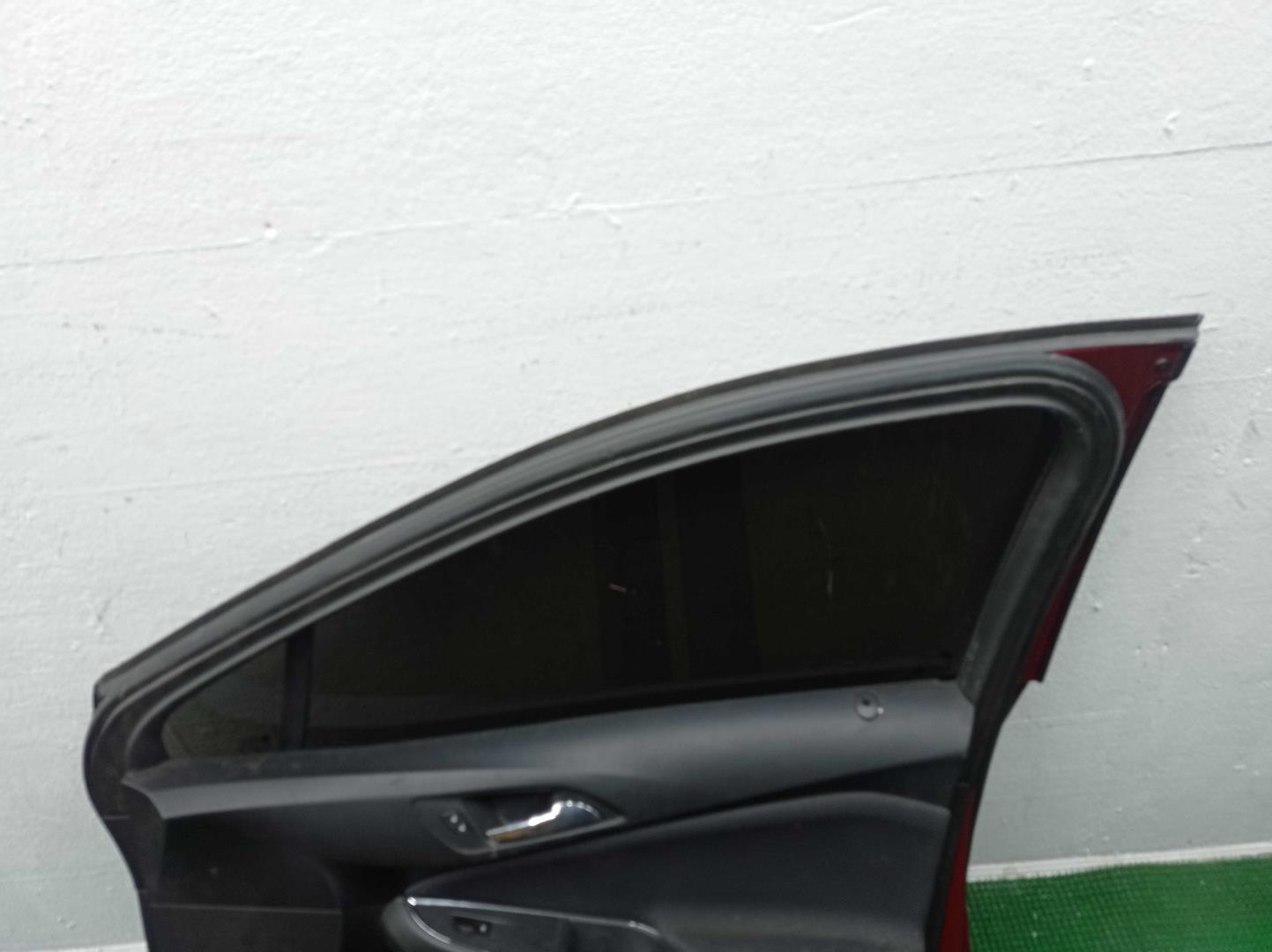 Стекло двери передней правой