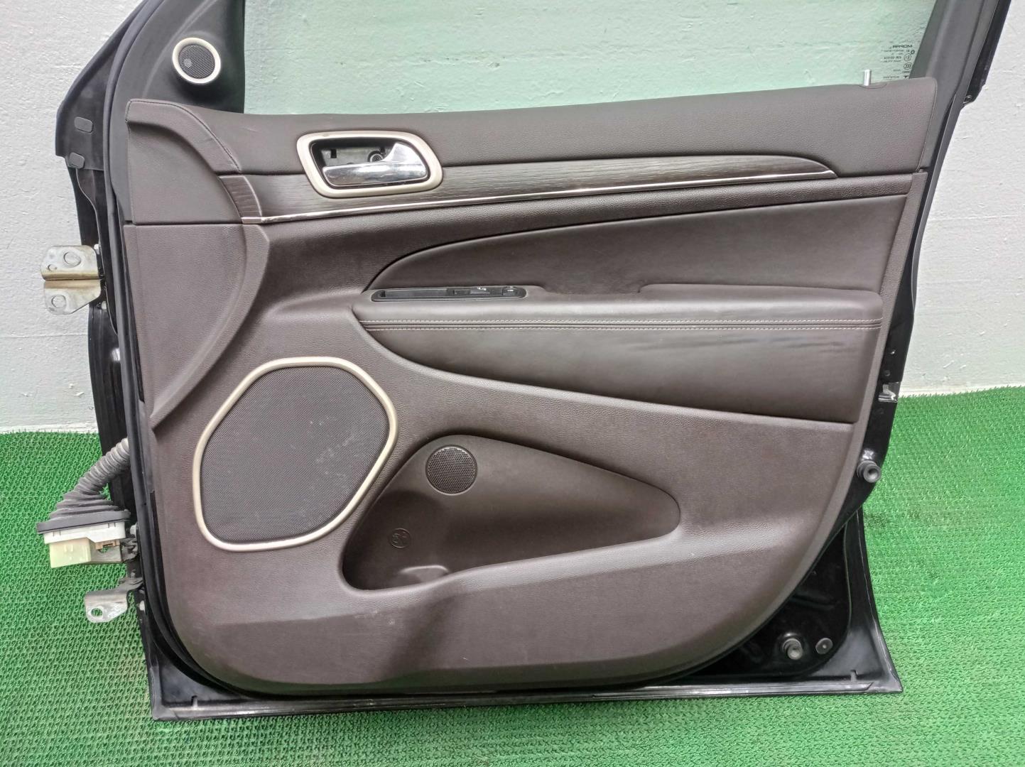 Дверь передняя правая