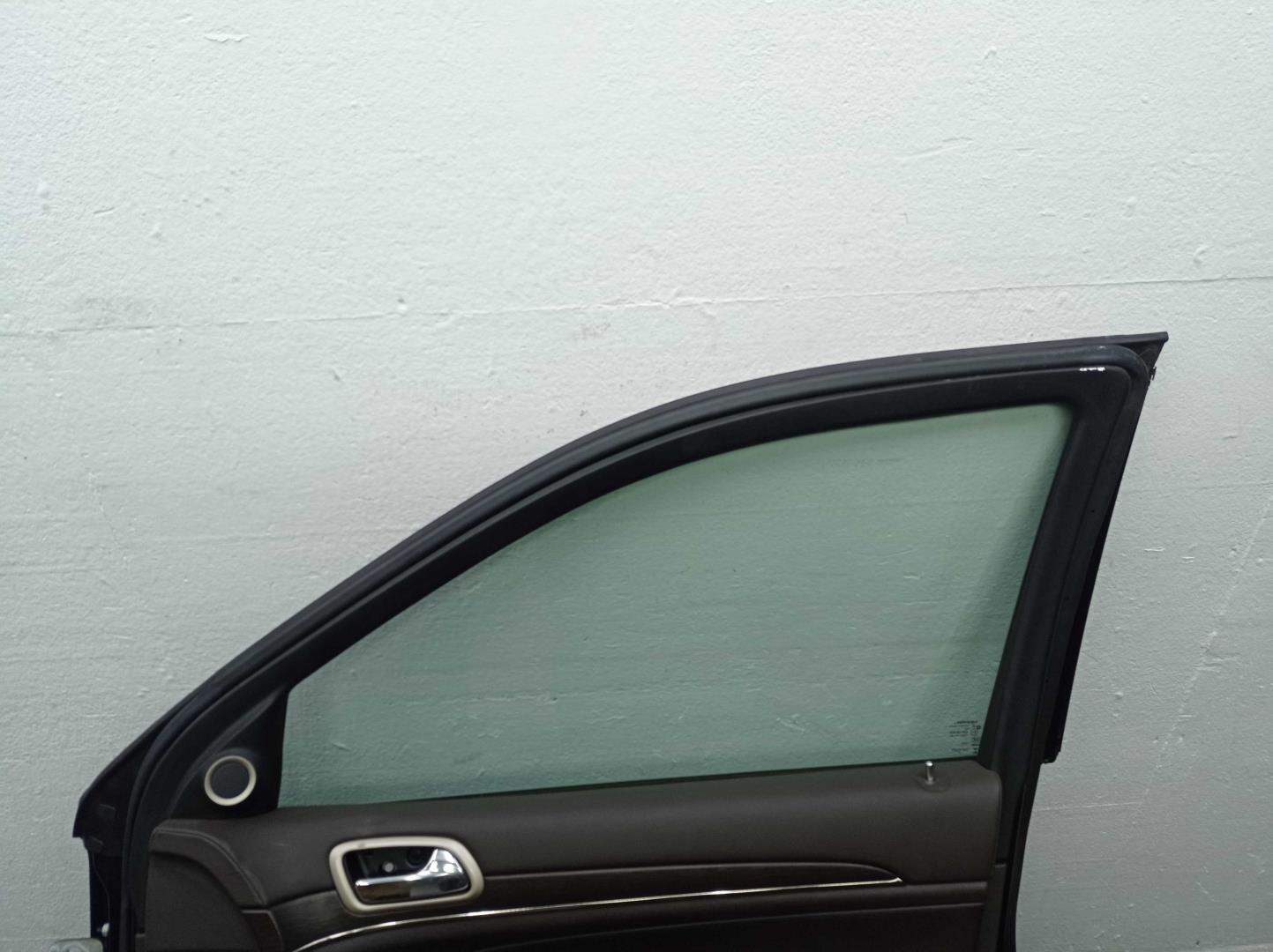 Замок двери передней правой